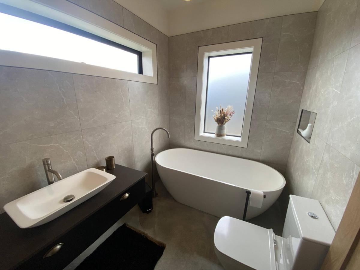 Black Stilt Retreat, Stunning Luxury Property Twizel Eksteriør bilde