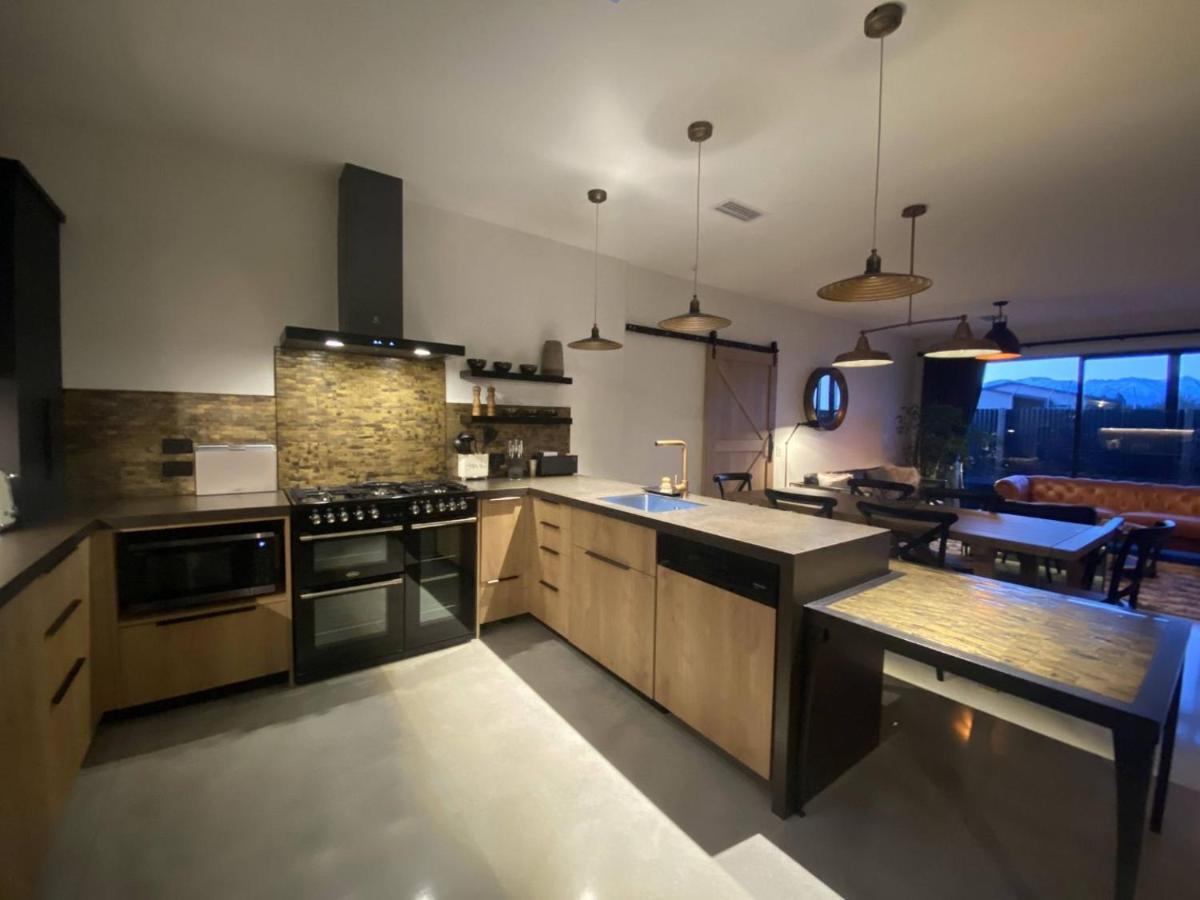 Black Stilt Retreat, Stunning Luxury Property Twizel Eksteriør bilde